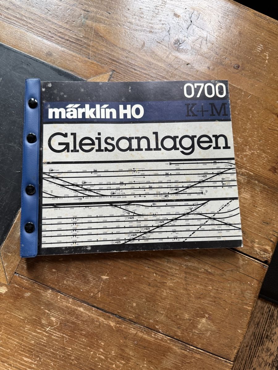Märklin Modellini di ferrovie: Marklin HO 0700 Track Layout Book  – Usato da Zürich venduto da kuengka