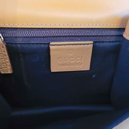 Gucci Borse da donna: Gucci shoulder bag with leather interior + large scarf – Usato da Chavannes-des-Bois venduto da sarahzo 3
