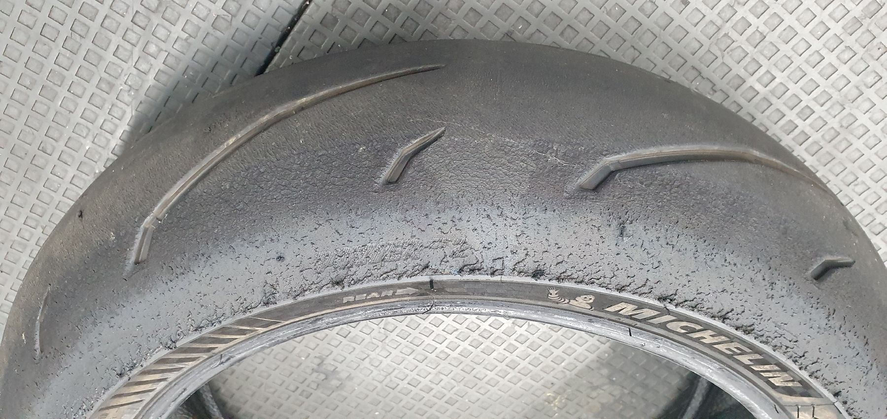Michelin Tutti i ricambio per moto: Michelin Power GP2 - Angefahren – Usato da Rudolfstetten venduto da Nomad90 5
