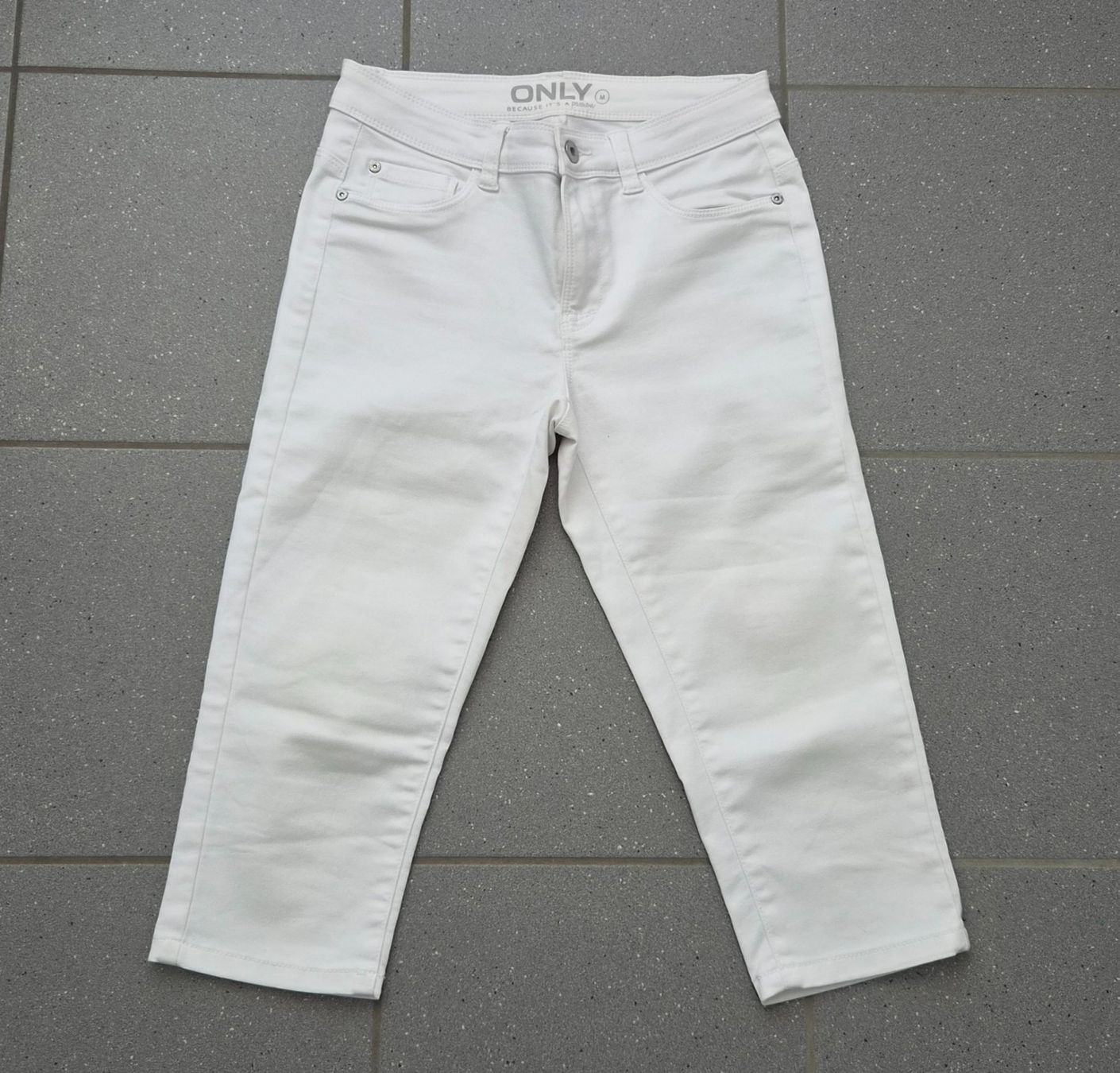 Only Jeans: Only Capri Hose weiss - Gr. M – Nuovo (secondo la descrizione) da Kollbrunn venduto da Bobibau