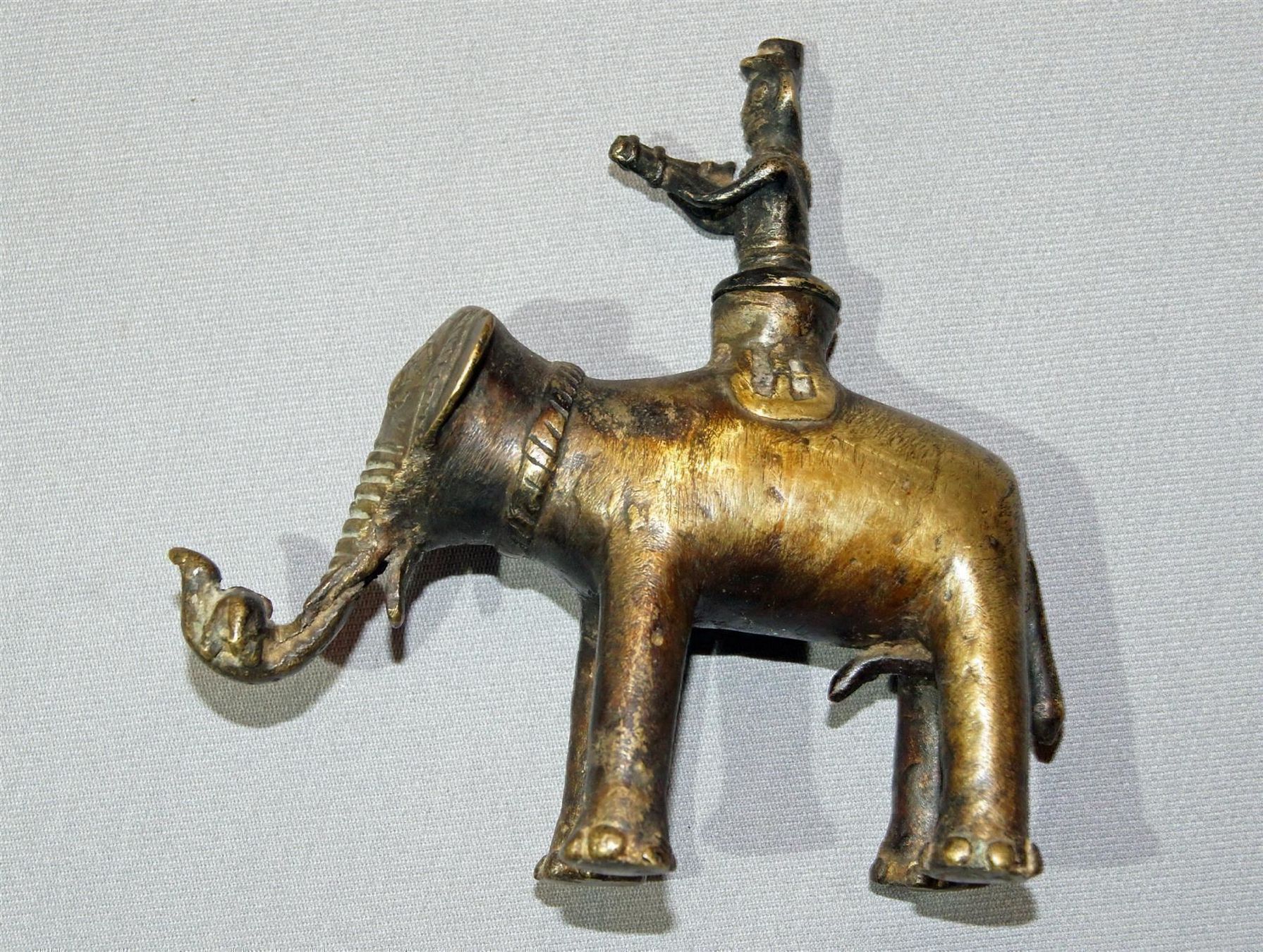 Sculture & Statue: Bronze-Elefant mit bewaffnetem Reiter – Usato da Geroldswil venduto da ARTEFACTO 8