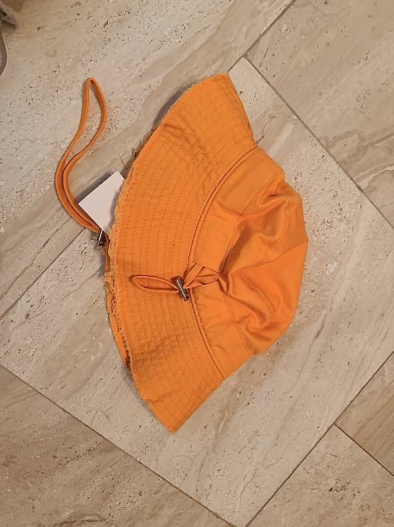 Hüte, Mützen & Caps: JACQUEMUS Hut Bucket-Hat  – Gebraucht aus Recherswil von mbi_dtp8 2