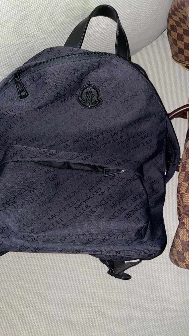 Moncler Rucksäcke: MONCLER Pierrick logo Print Rucksack – Neu (gemäss Beschreibung) aus Wölflinswil von Icygym 1
