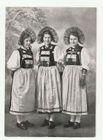 Postkarte Drei St. Gallerinnen in Festtracht SG 27.VIII.1934