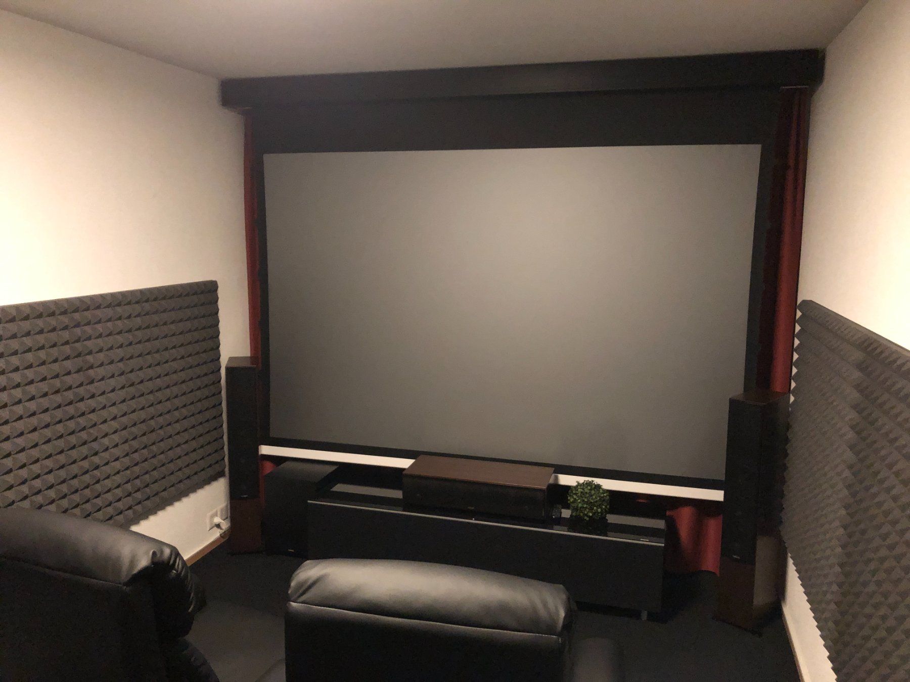 Home Cinema: AV Stumpfl Cinema 16:10 Leinwand / Flex High Contrast Inline – Usato da Winterthur venduto da rem_r7ph 2