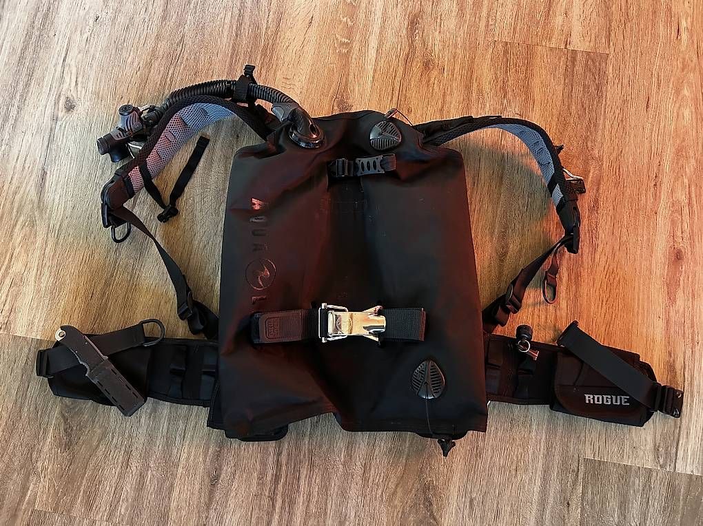 Atemregler & Jackets: Aqua Lung Rogue Wing-Jacket (BCD)  Kompakt & Modular – Gebraucht aus Kleinbösingen von urkell 1