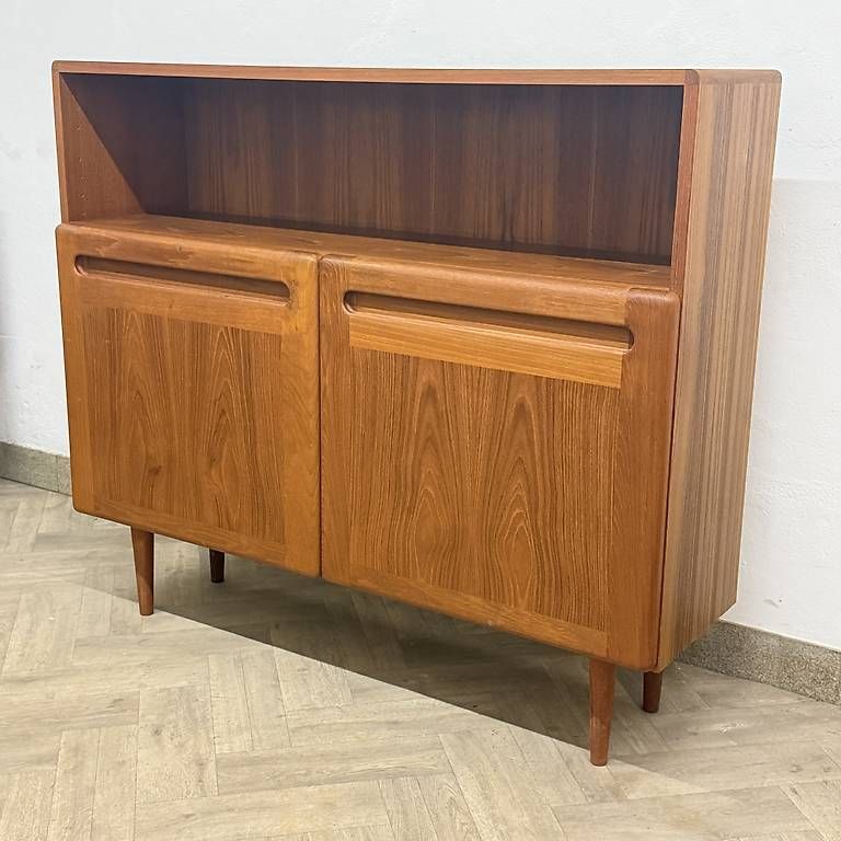 Cassettiere: Mid Century danish teak Sideboard by DYRLUND – Usato da basel venduto da vintory.ch 4
