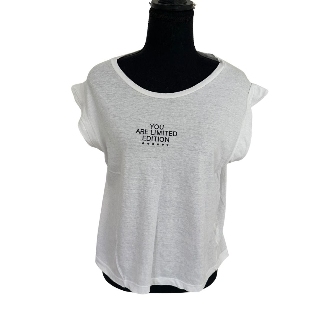 T-shirt: White Minimalist Slogan Tee Oversized S M – Usato da Zofingen venduto da JumpInVintage