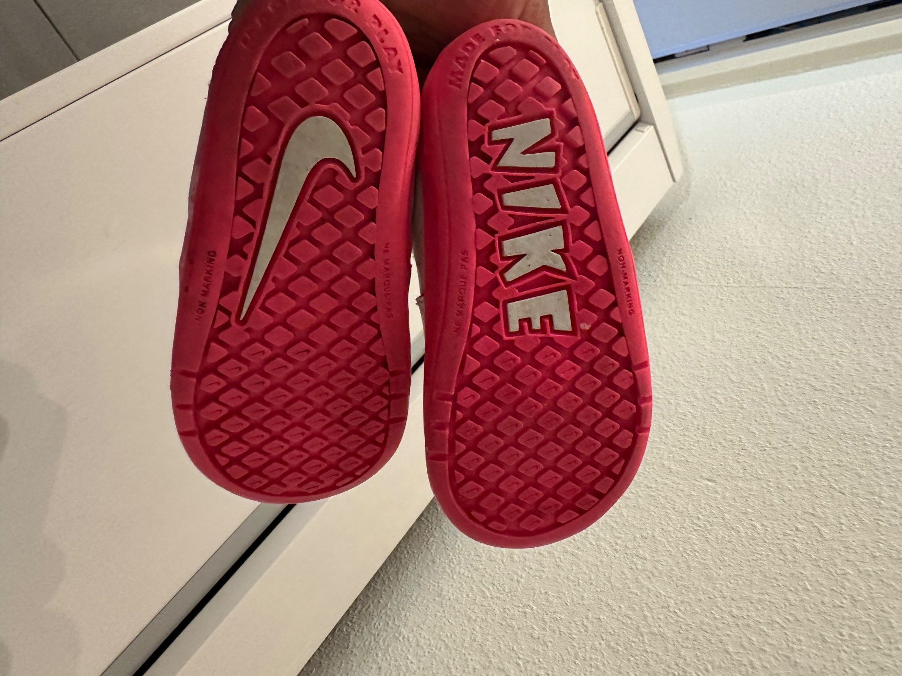Nike Scarpe per ragazzi: Nike Girl Sneakers 25 – Usato da Zürich venduto da Bybyana 3