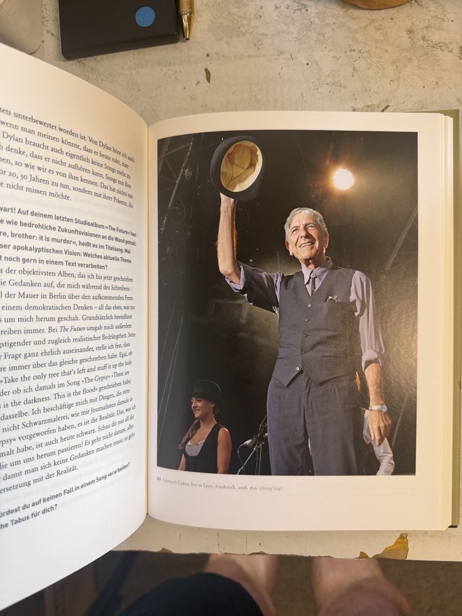 Libri: Leonard Cohen: Titan der Worte – Usato da Dietikon venduto da Buchantiqdietikon 2