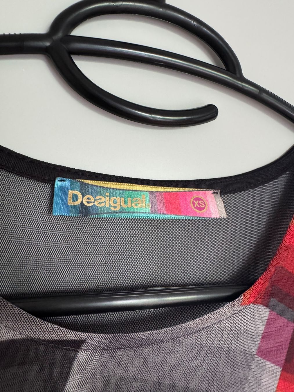 Desigual Kleider: Desigual Etuikleid grau, Grösse XS – Gebraucht aus Aarau von Gulianora 1