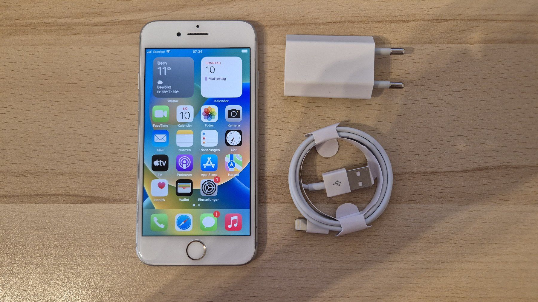 Apple Handys / Smartphones: iPhone 8 256GB Silver 3008 mit neuem Akku – Gebraucht aus Münchenbuchsee von MV_Solutions