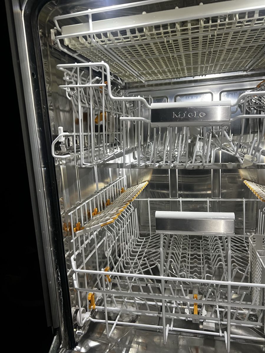 Miele Lavastoviglie: Miele Spülmaschine 55cm – Usato da Trasadingen venduto da Kaffee.mann 3