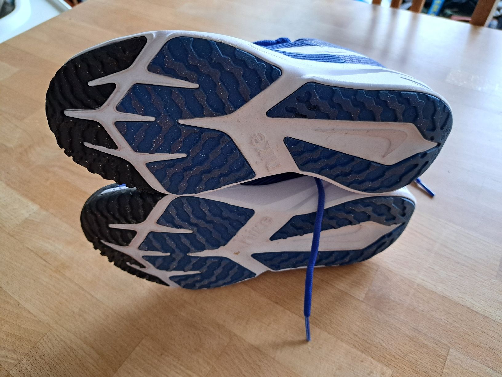 Nike Chaussures hommes: Nike Star Runner 40 – D'occasion à Eglisau par Alruna 4