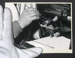 2 Fotografien Fotokamera Reperatur, Kame