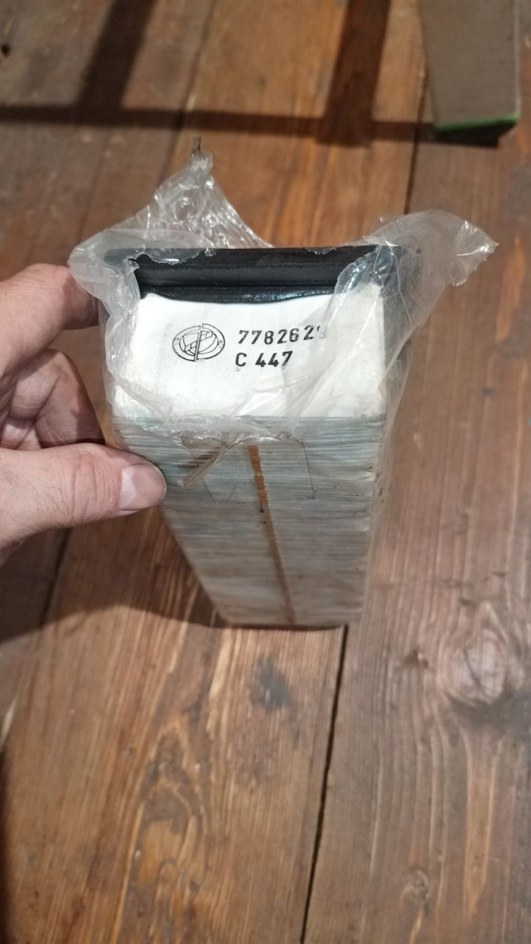 Fiat Tutti pezzi di ricambio auto: Luftfilter Fiat Punto – Usato da Trub venduto da citroen-hy 1