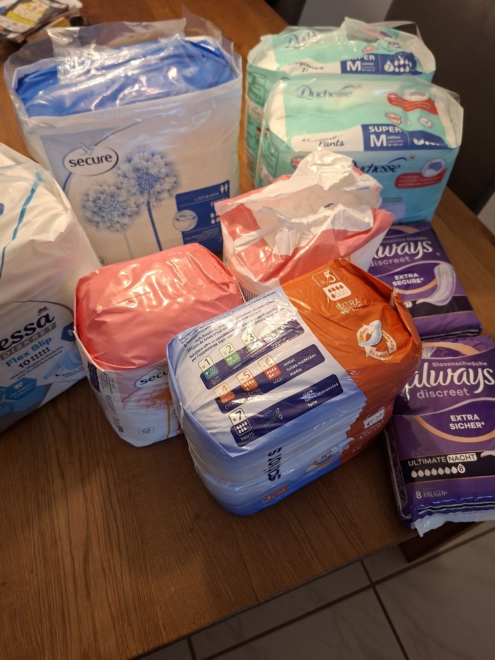 Bacs à couches & couches: ganzer Posten Hygiene Artikel  – Neuf (Voir description) à Oetwil am See par Barclay64