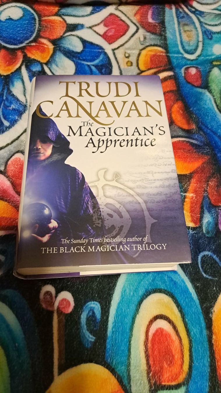 Libri: The Magician's Apprentice by Trudi Canavan – Usato da Waltenschwil venduto da Catlady