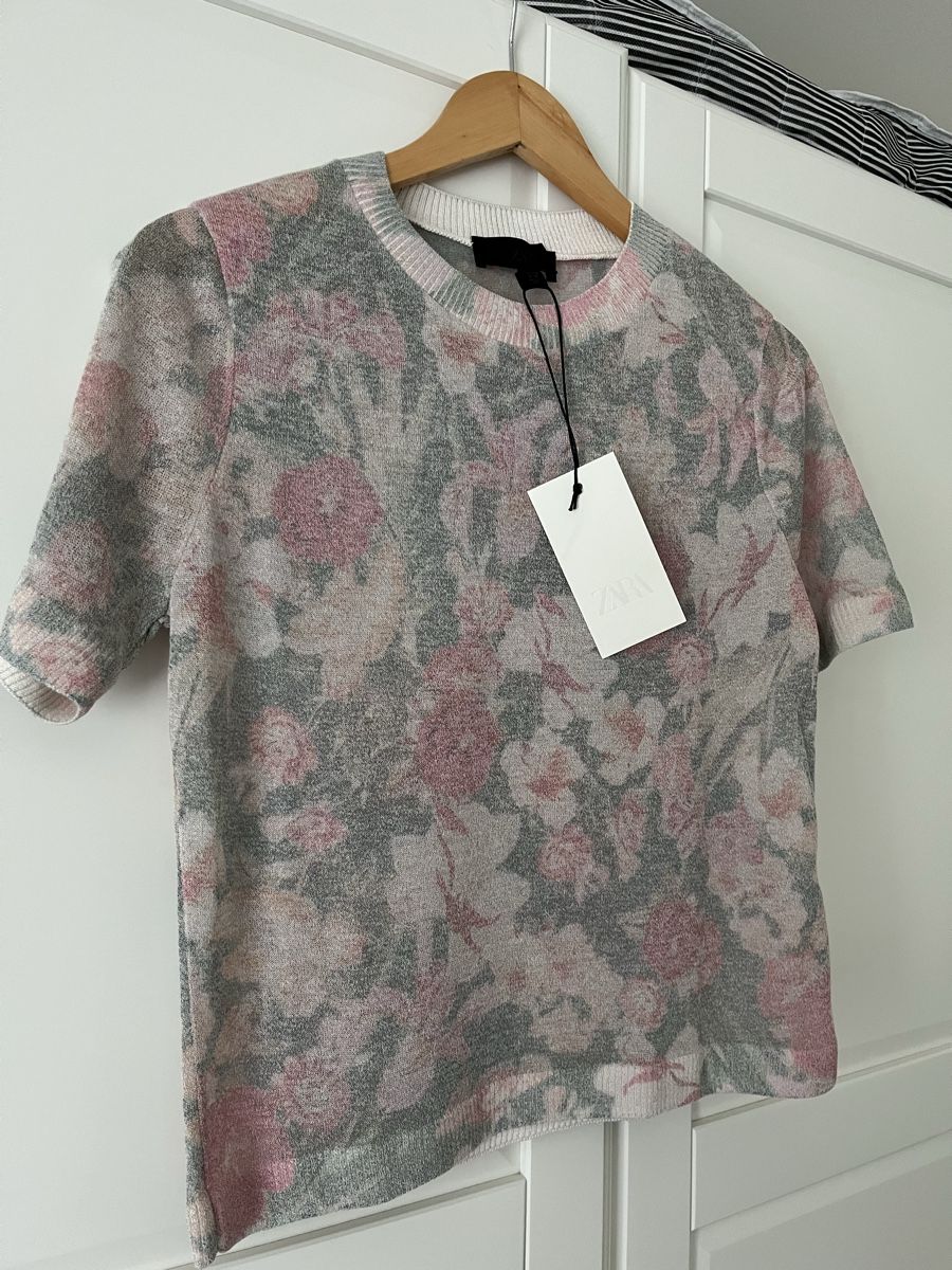 Zara Maglioni & Felpe: Blumenmuster-Strickpullover in Pastelltönen – Nuovo e nell'imballaggio originale da Allschwil venduto da eyl_bb8q 2