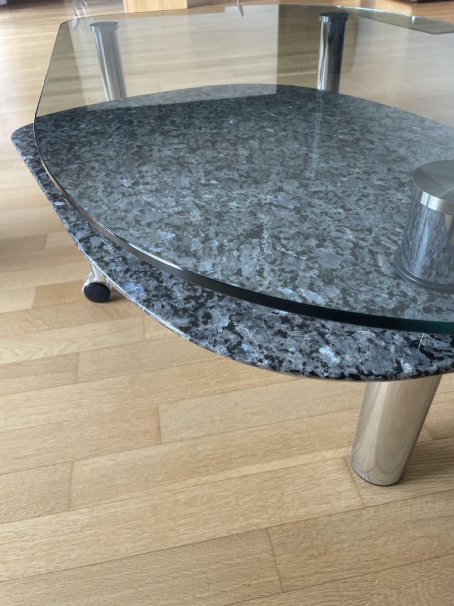 Tavoli: Couchtisch Glas Granit Metallsäulen – Usato da Spreitenbach venduto da Gloxinia 2