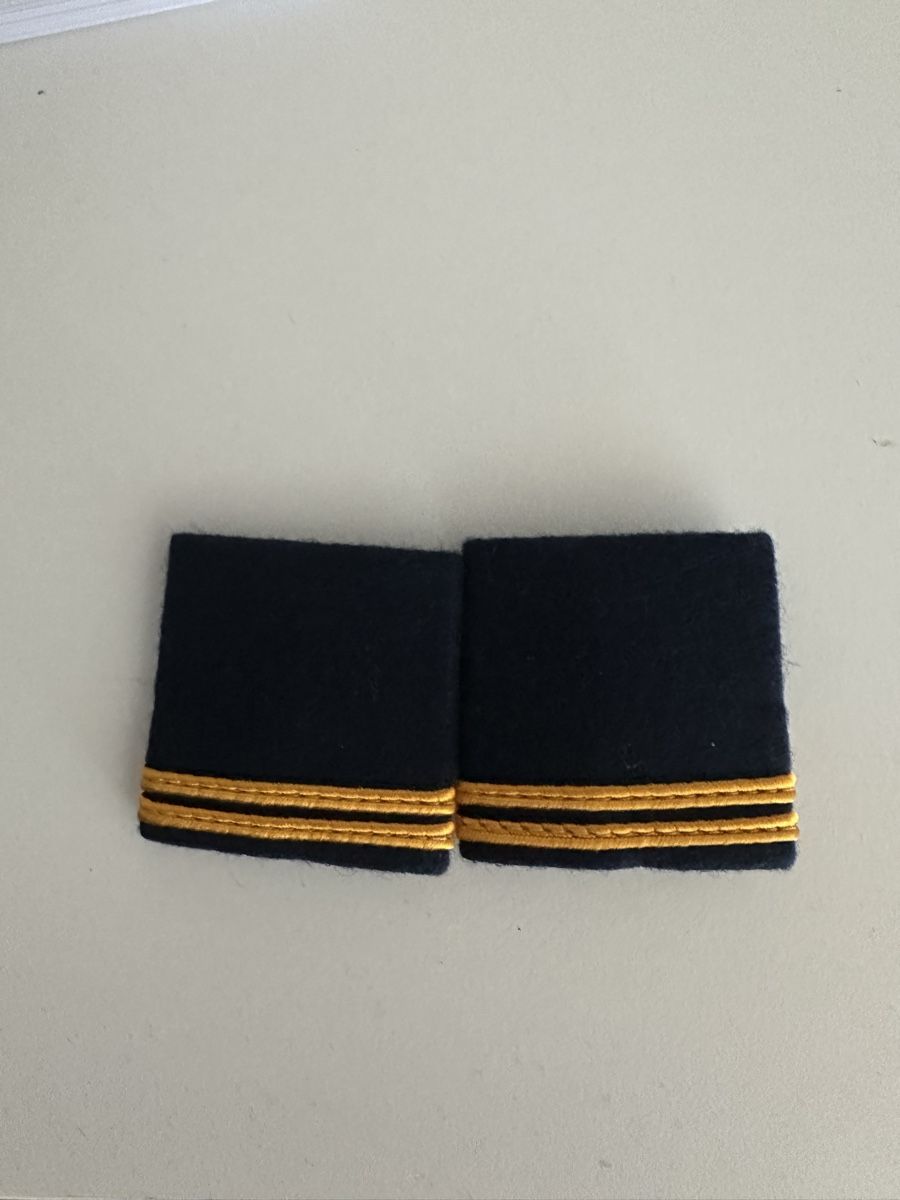 Armée suisse Plaquettes & Badges: 2 x Schulterabzeichen Oberleutnant Fliegerabwehr – D'occasion à Arboldswil par mat_xyx5 1