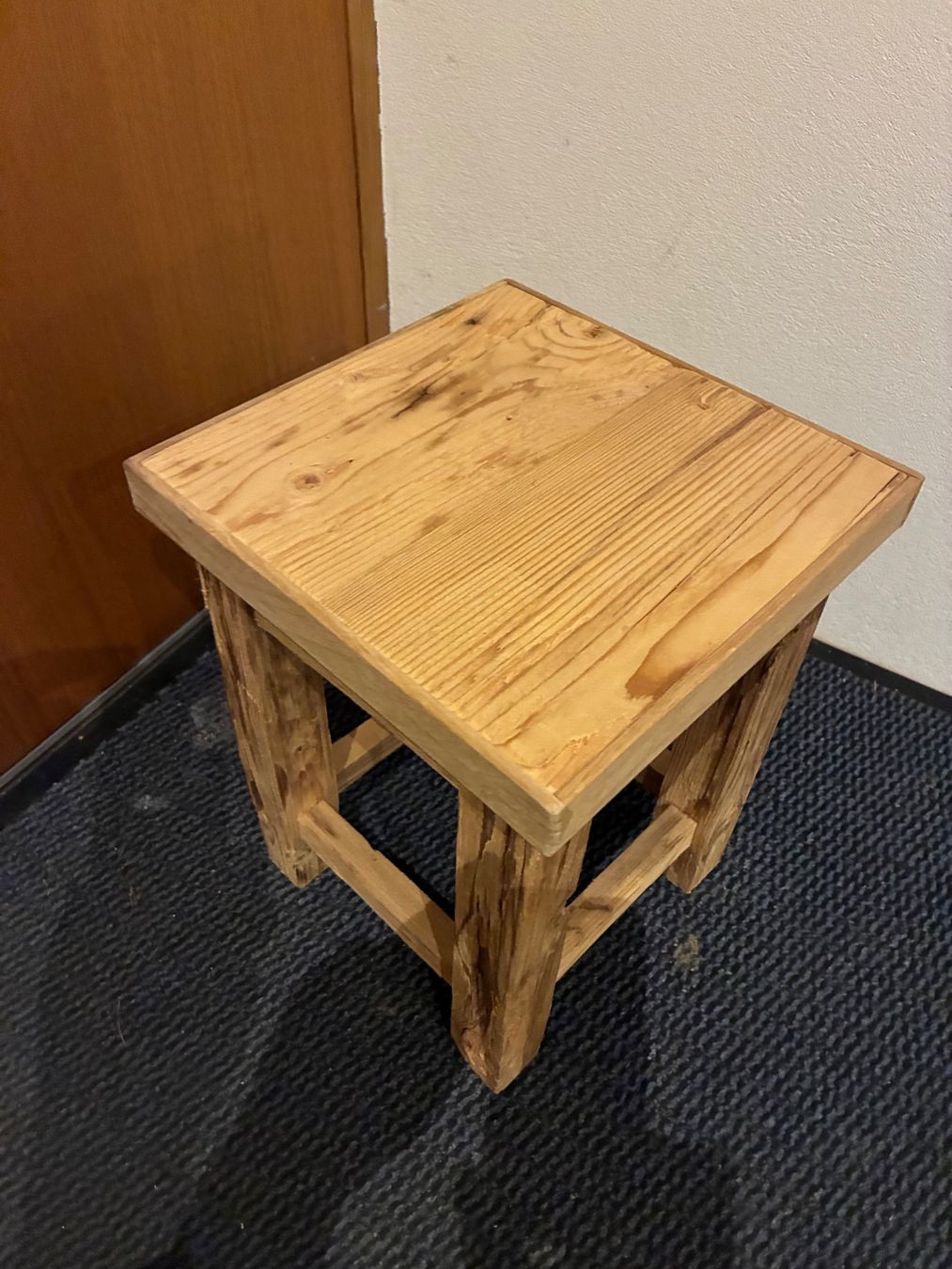 Articles en bois: Rustikaler Hocker – Neuf (Voir description) à Vicosoprano par moikka 2