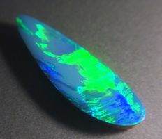 3,2 Crt. Blackopal-Dublette mit starken Funken