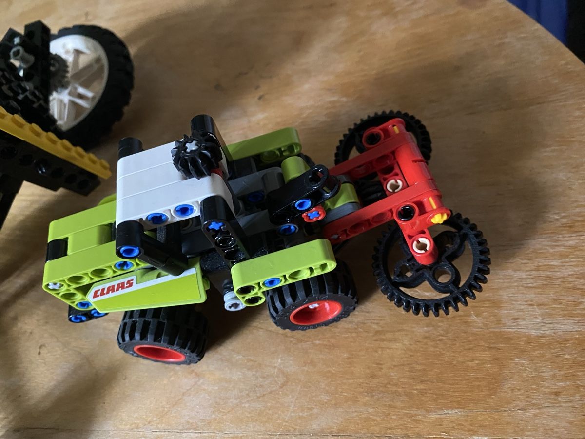 Lego Kit di costruzioni: 2 Lego Technic Sets Claas Traktor und Trike – Usato da Zizers venduto da dalaub 2