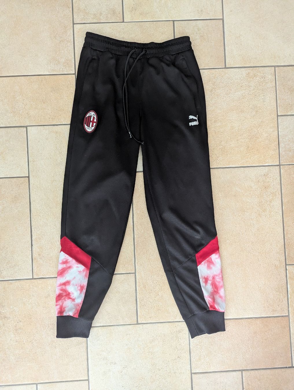 Puma Pantaloni: Puma AC Milan Black Size S – Usato da Saillon venduto da vic_xny8