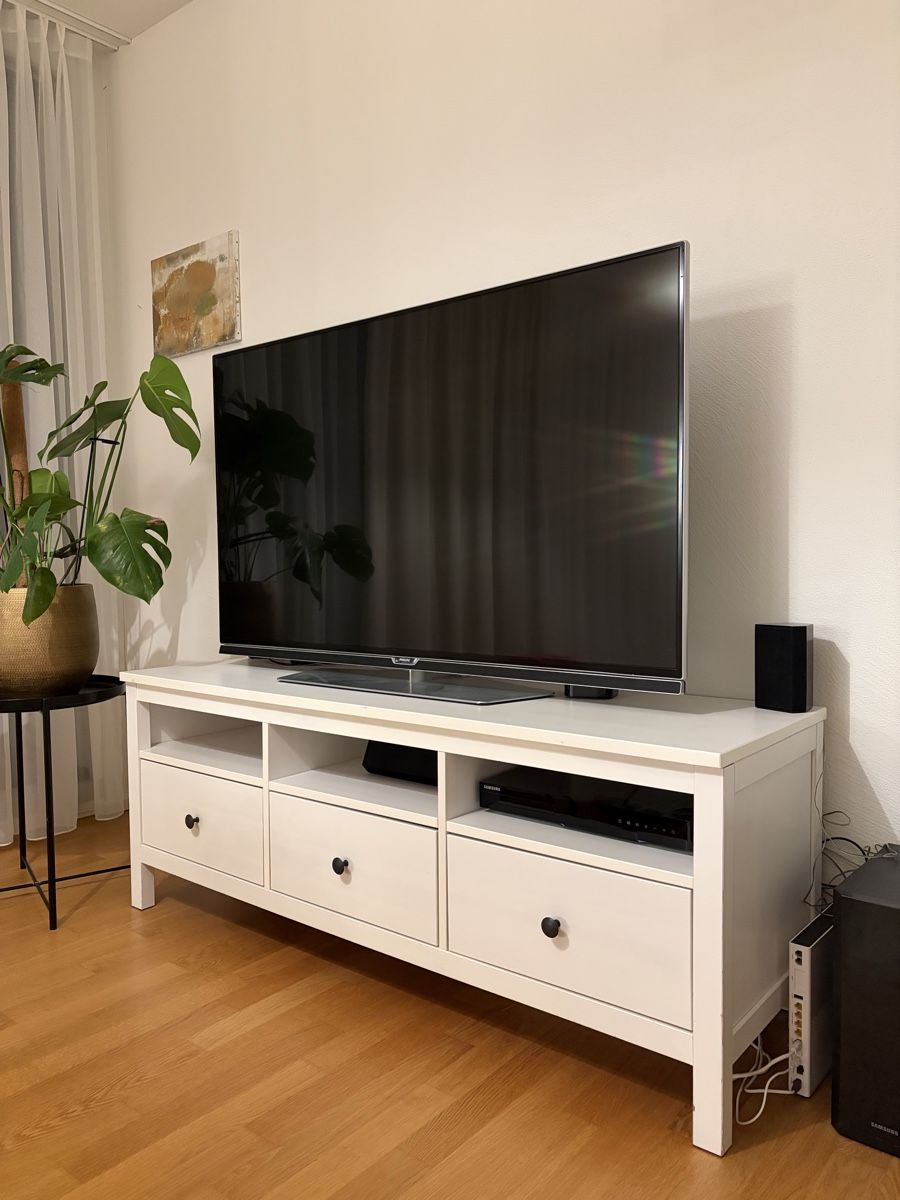 Ikea TV Möbel: TV Möbel inkl. TV Philips – Gebraucht aus Mettmenstetten von F.vieira
