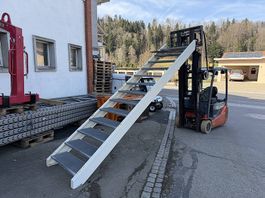 Robuste Metalltreppe für Raumhöhe 250cm