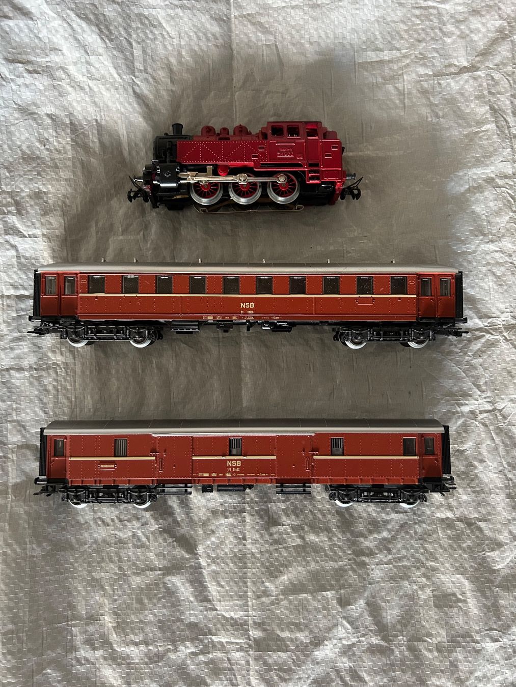 Märklin Modelleisenbahnen: Dampflok Märklin mit Wagen – Gebraucht aus Reiden von gvapo