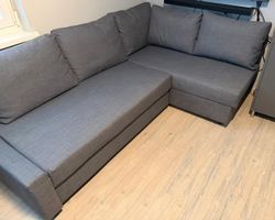 IKEA FRIHETEN Eckbettsofa mit Bettkasten.