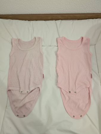 vier Baby Bodys