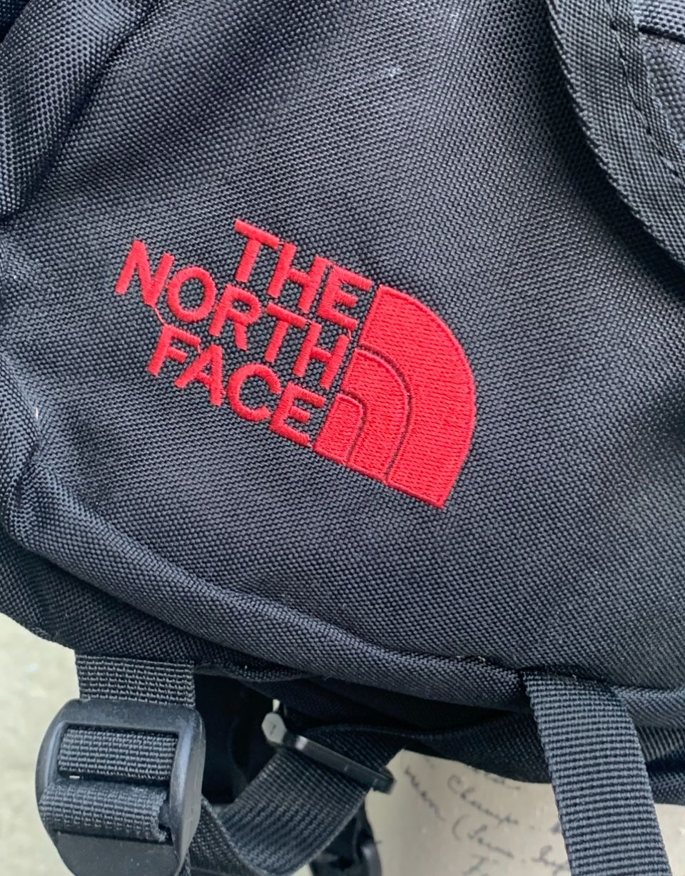 North Face Sacs à dos: Superbe sac à dos THE NORTH FACE une sangle – D'occasion à Martigny par only__you 2