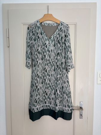Kleid Nile S entspricht aber M
