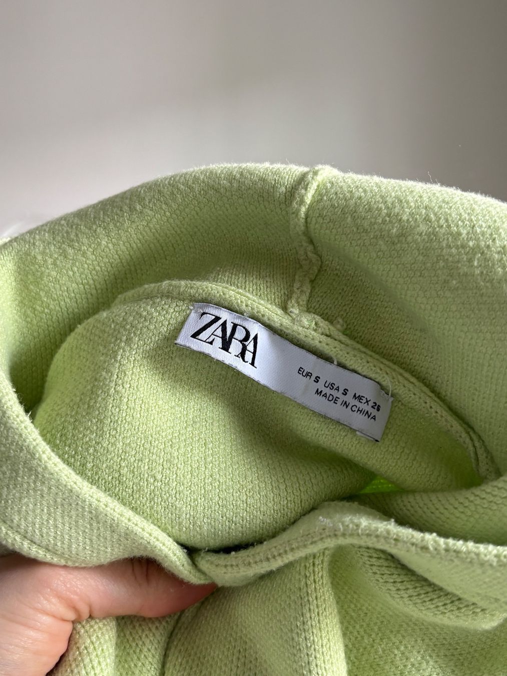 Zara Maglioni & Felpe: grünes Kapuzensweatshirt – Usato da Zürich venduto da bbbggg 2