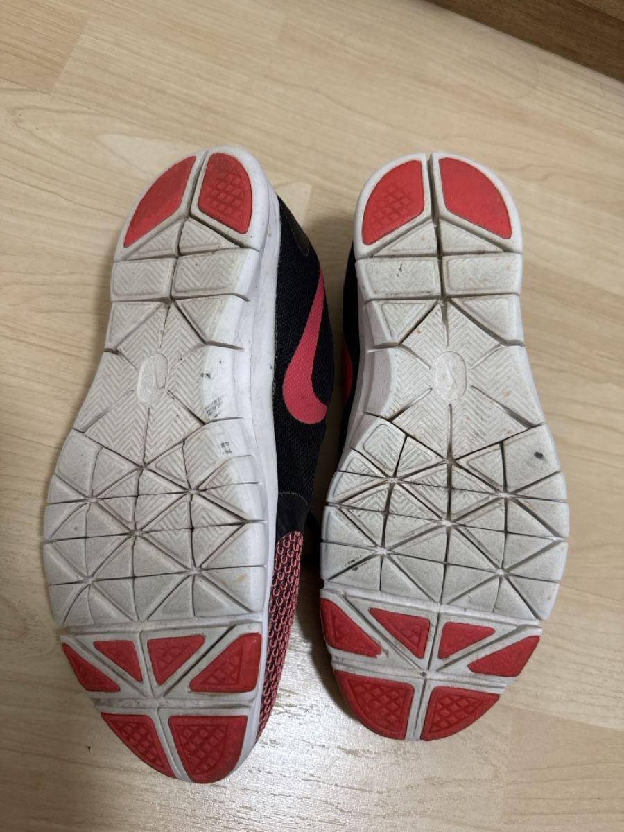 Nike Damenschuhe: Nike Damenschuhe Gr. 39 Schwarz-Pink – Gebraucht aus Pfungen von fes_9gxb 4