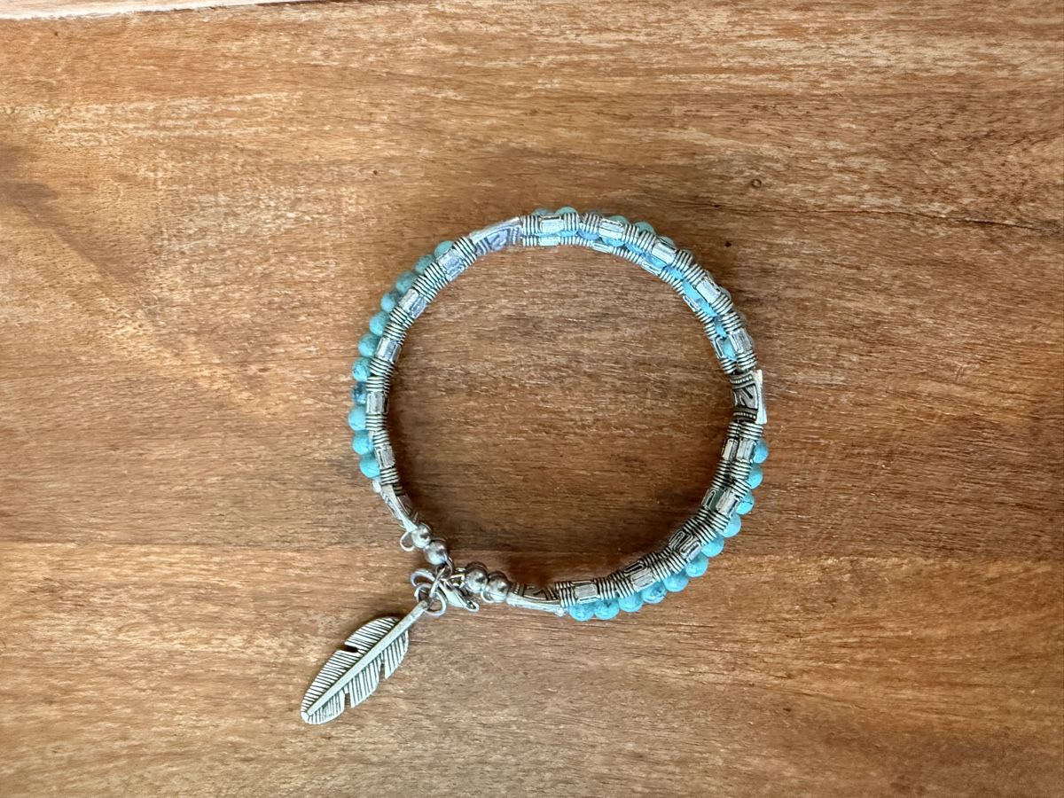 Bracciali & Braccialetti: Türkis Armband mit Federschmuck – Usato da Rorschacherberg venduto da galylea 1