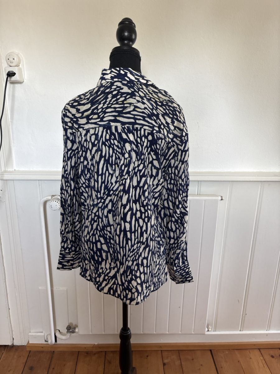 Mango Camicette: MNG Damen Bluse Gr. M, modern, blauweiss gemustert – Usato da Münchwilen TG venduto da BBJO 1