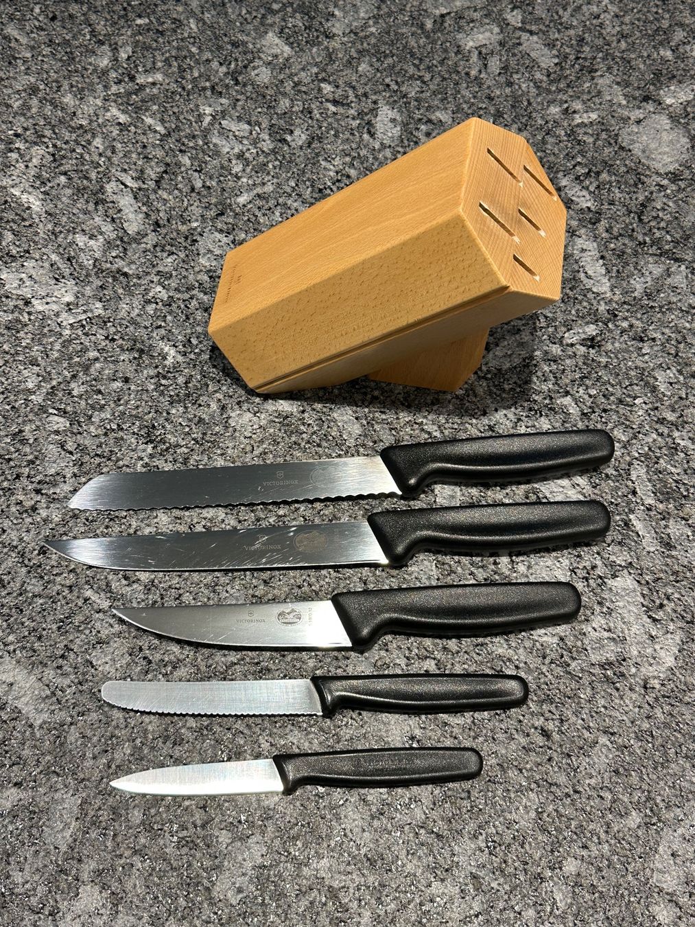 Victorinox Messer: MesserBlock VICTORINOX – Gebraucht aus Seftigen von Inspirion9300 2