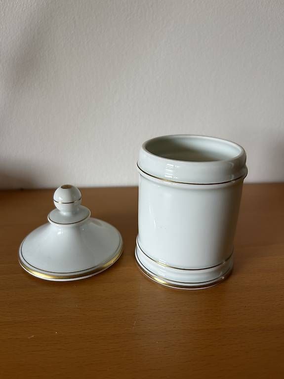Ciotole: Vintage procelain jar with lid – Usato da Bogis-Bossey venduto da jhenckaerts 1