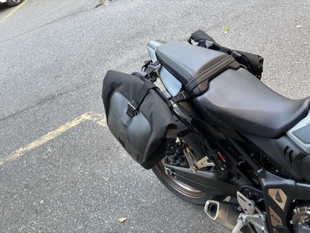 Sacoches moto Givi Side Gear 13l avec support remov-x
