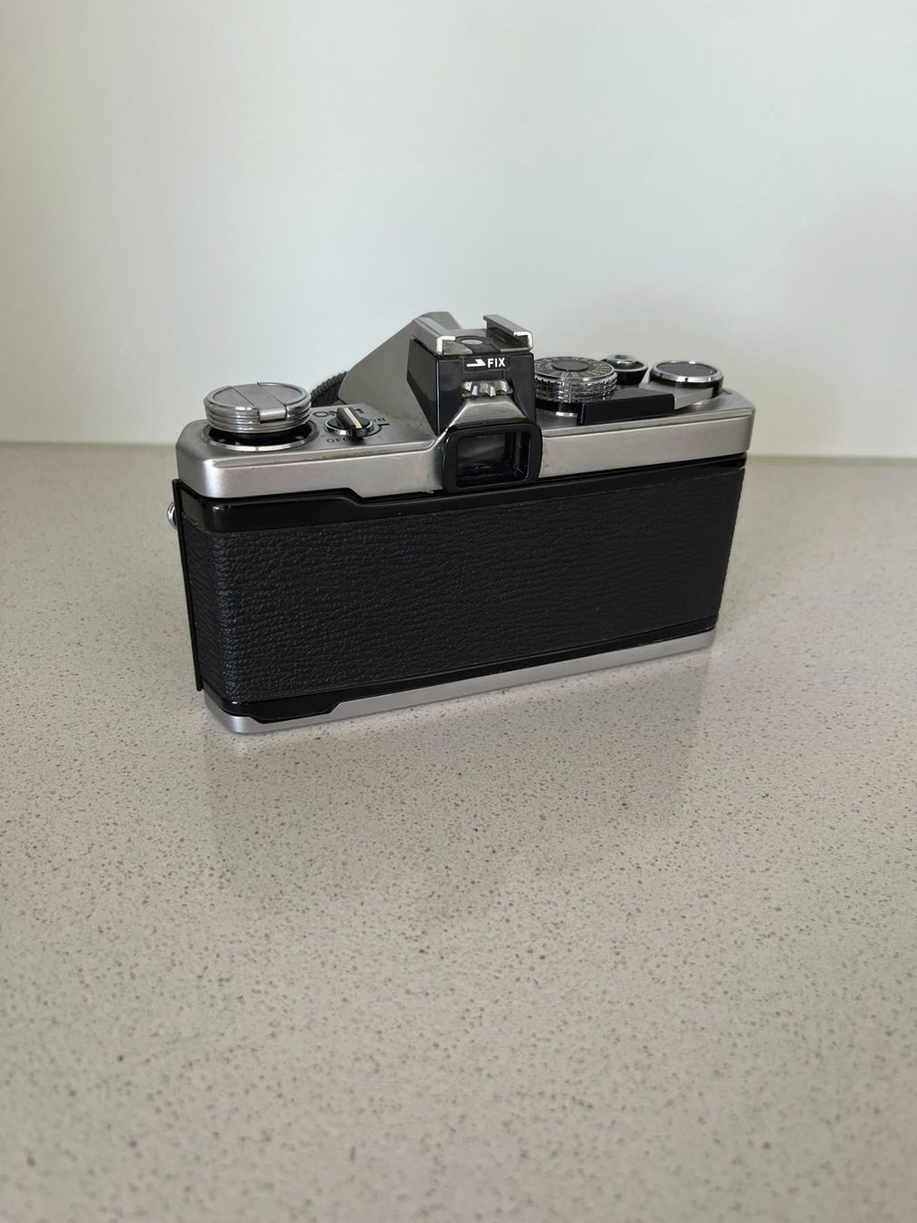Olympus Fotocamera: Olympus OM-1 argentique avec 5 objectifs Zuiko – Usato da Sugiez venduto da pac_5swd 2