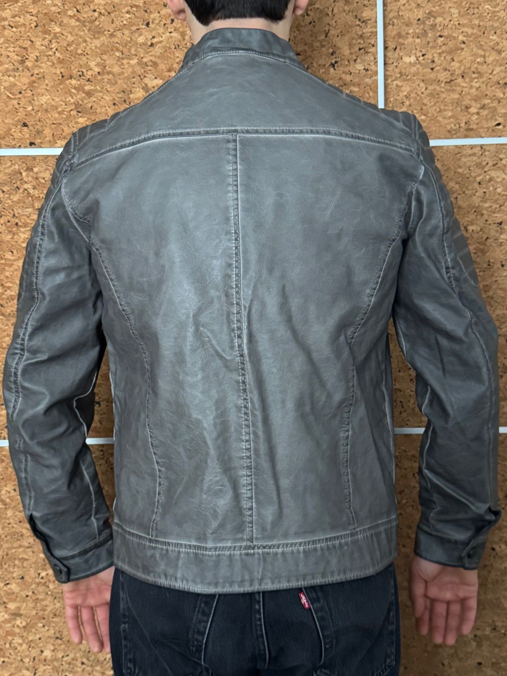 Guess Giacche: Guess Jacke – Nuovo (secondo la descrizione) da zufikon venduto da Jacky.N 1