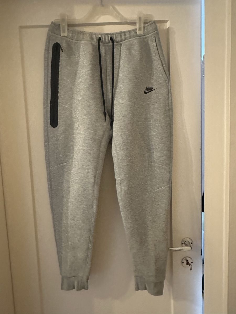 Nike Pantaloni: Herren Nike Jogginghose Gr/L – Nuovo (secondo la descrizione) da Basel venduto da Ivana_4 3