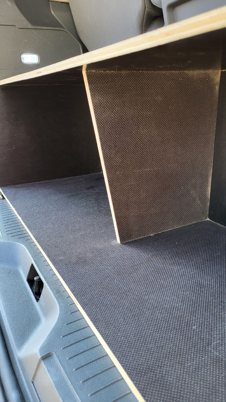 VW Accessori per altri veicoli: VW Multivan T7 Kofferraumbox – Usato da Arni BE venduto da ChunntDrus 3