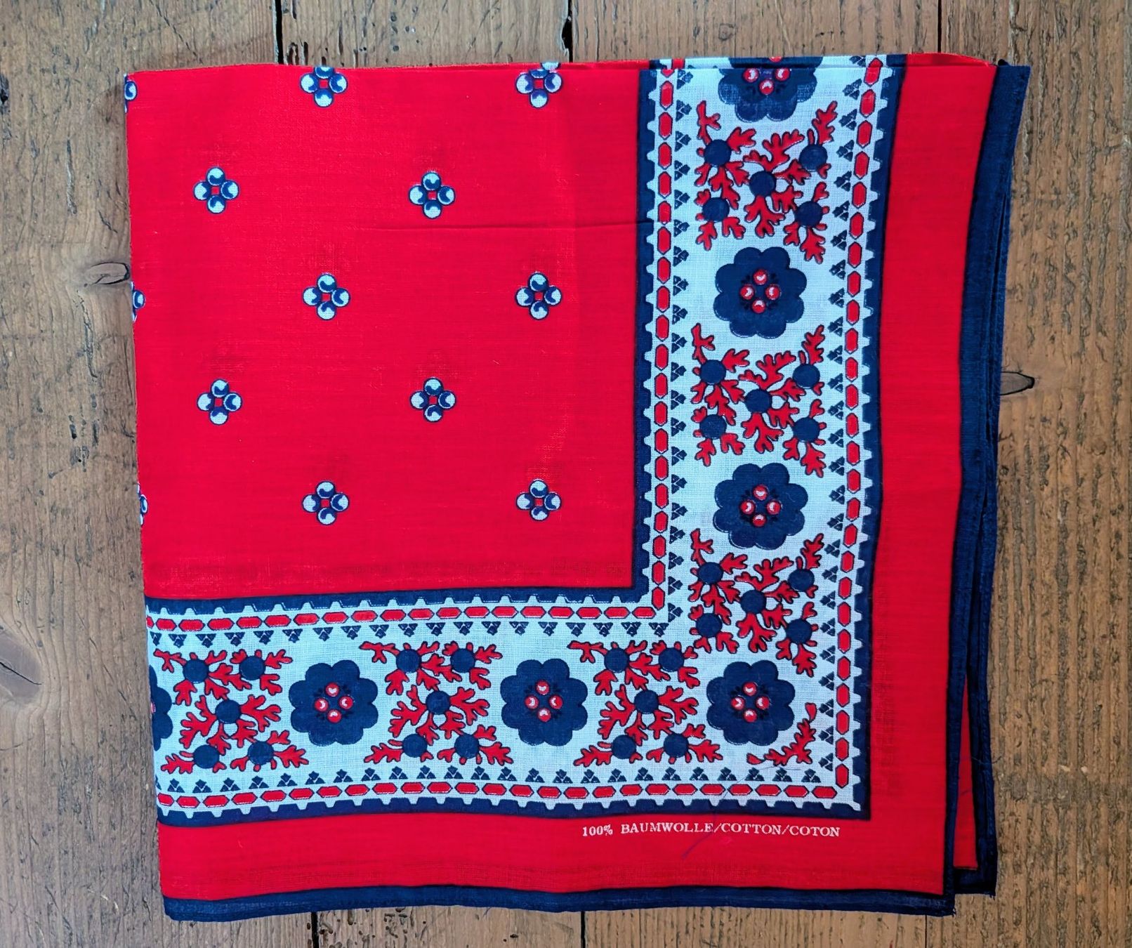 Foulard & Sciarpe: Vintage Halstuch/Kopftuch, Rot mit Blumenmuster – Usato da Nänikon venduto da Haexli_70 2