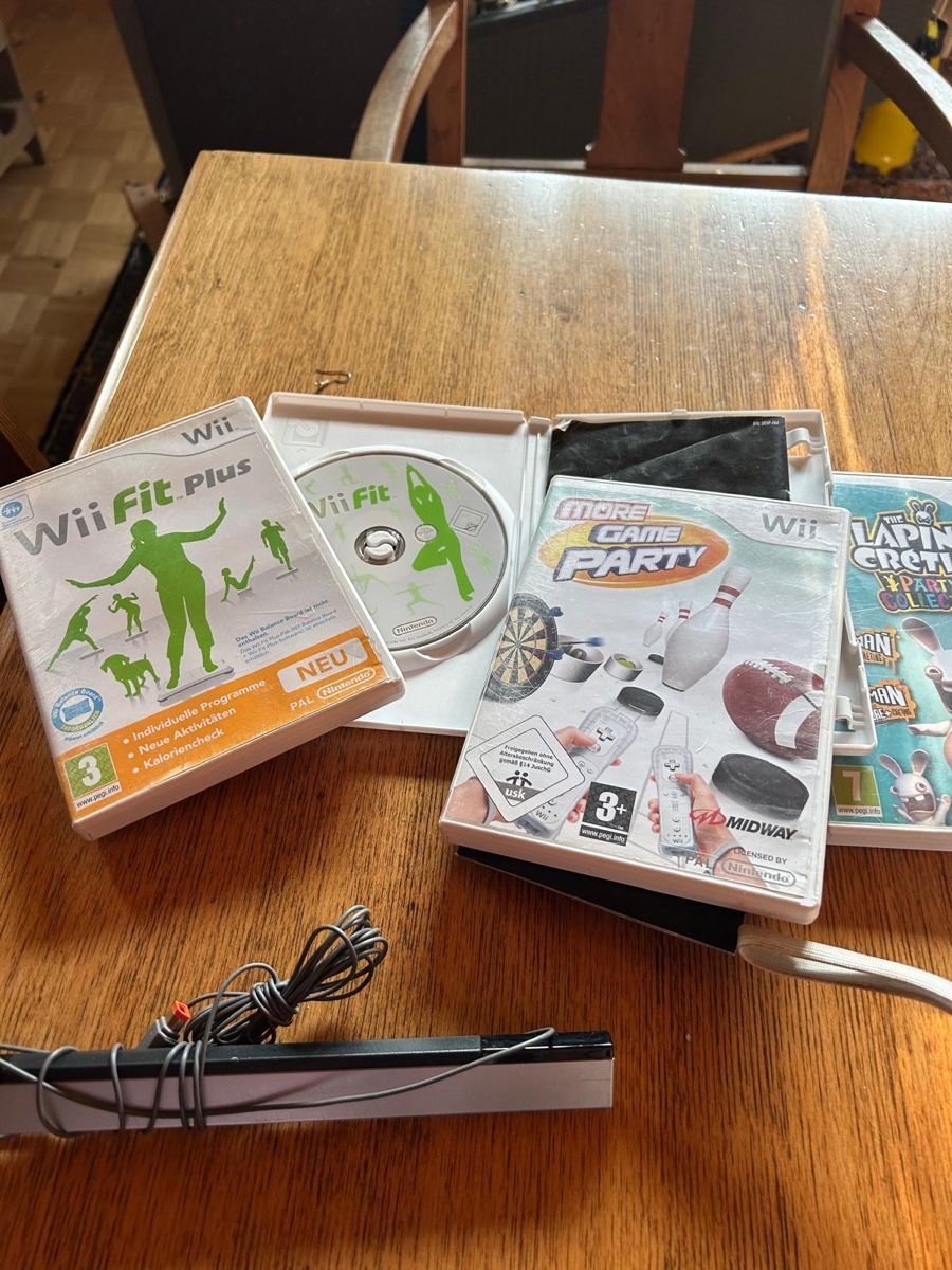 Nintendo Konsolen: Wii Fit+ Balancebord – Gebraucht aus Walkringen von Hydrangea-serrata 1