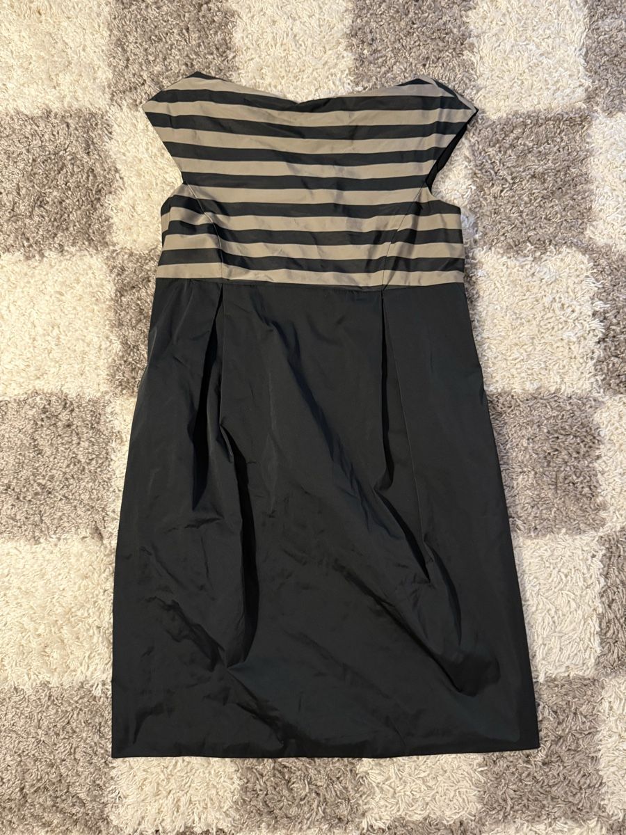Max Mara Robes: Robe WEEKEND MaxMara rayée noir/beige – D'occasion à Neuchâtel par Blek7